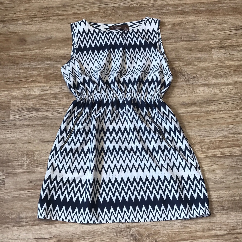 5/$20 Dresses: Navy and White Chevron Dress
